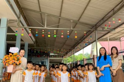 Hoạt động trải nghiệm của các bé 5 – 6 tuổi Trường MN Hoa Hồng tham quan Trường tiểu học Lê Hồng Phong